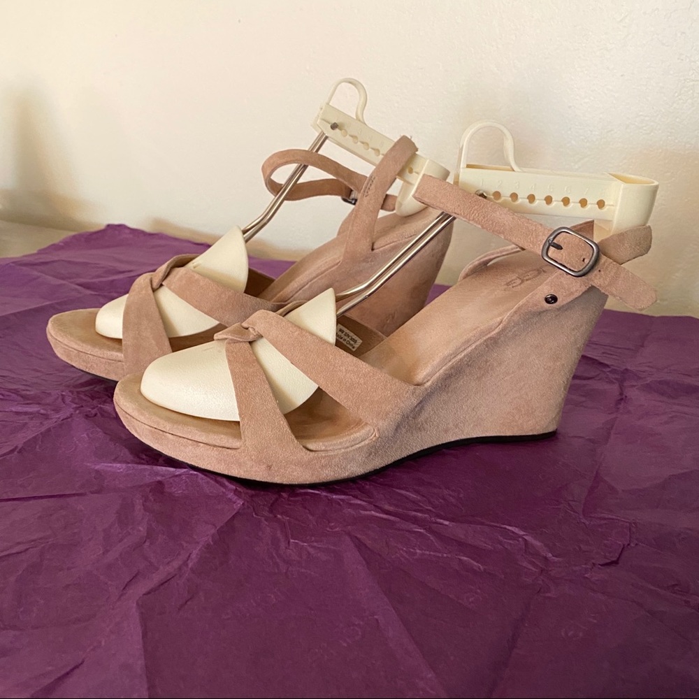 Sandals. Authentic UGG wedges. Size 9W